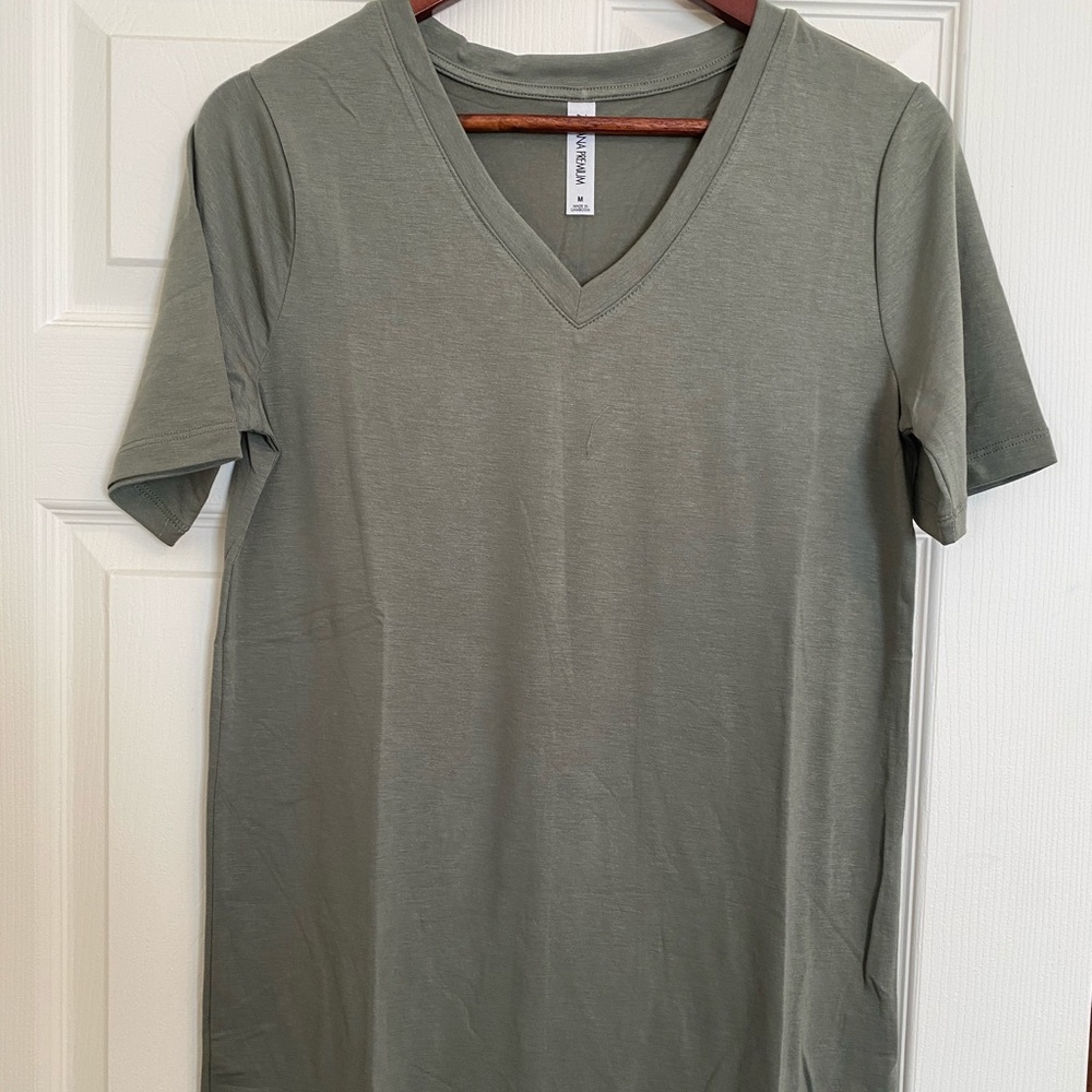 ❗️3/$10❗️Zenana Outfitters Tee